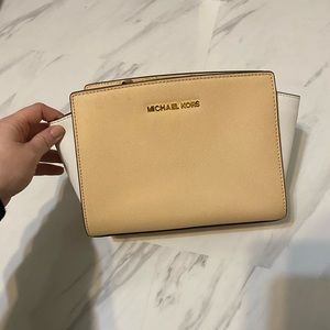 Micheal Kors Crossbody